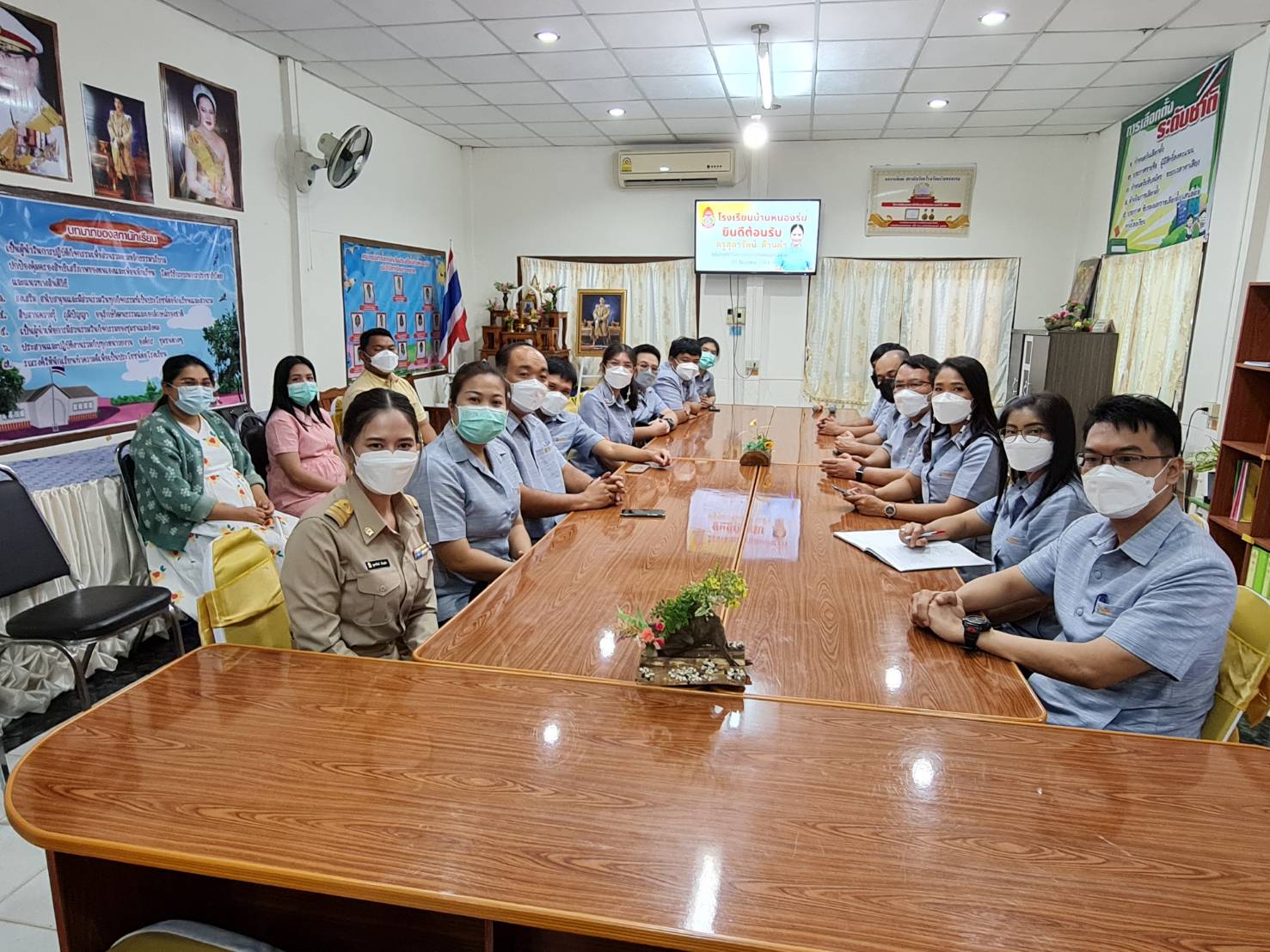 โรงเรียนสรรพวิทยาคม ร่วมแสดงความยินดีกับ นางสาวสุดารัตน์ ล้านคำ ได้รับบรรจุข้าราชการครูตำแหน่งครูผู้ช่วยโรงเรียนบ้านหนองร่ม ตำบลวังประจบ อำเภอเมือง จังหวัดตาก
