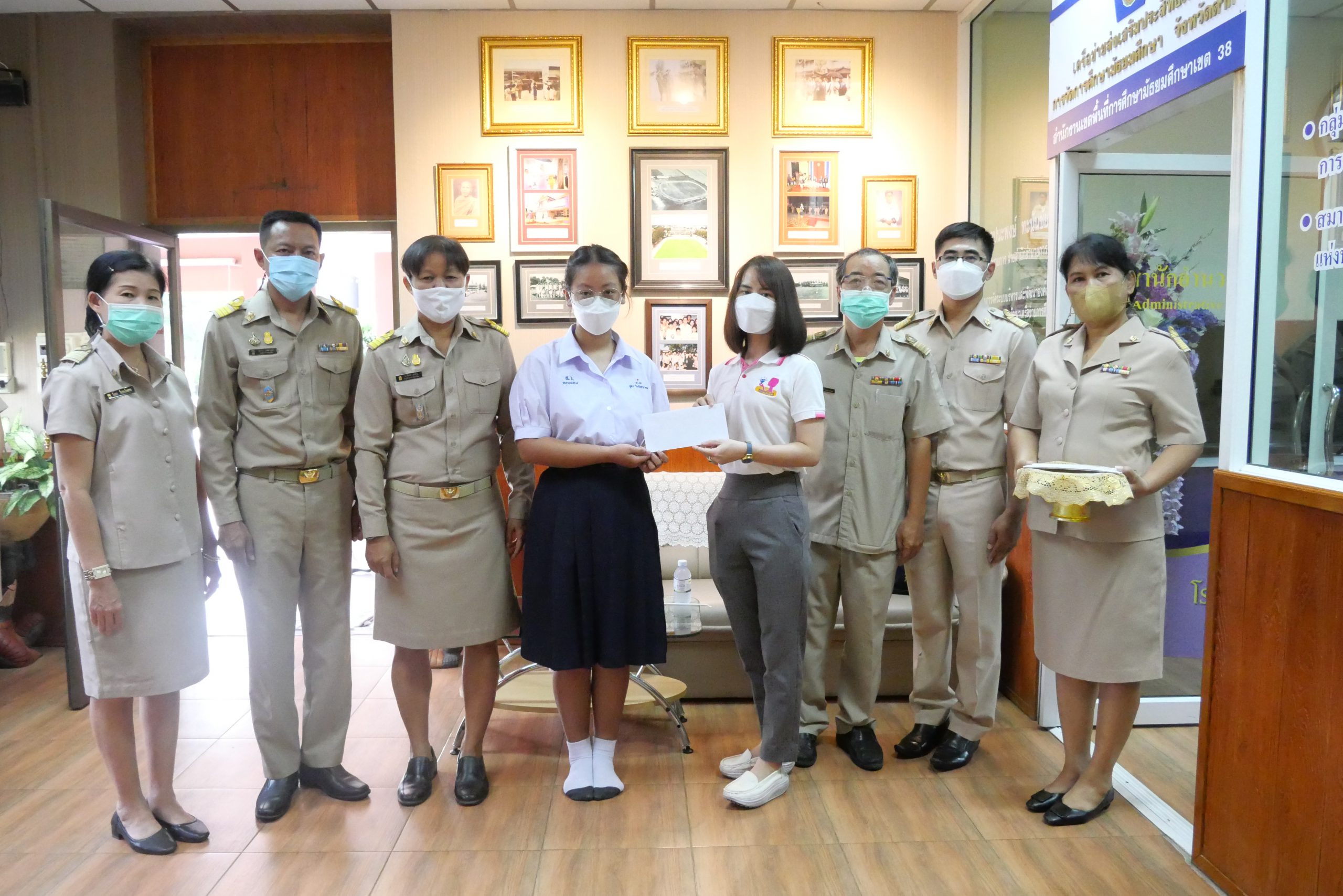 โรงเรียนสรรพวิทยาคม จัดพิธีมอบทุนการศึกษาแก่นักเรียนในระดับชั้นมัธยมศึกษาปีที่ ๑-๖ จากสาวศรัญญา นภาวรรณกุล ศิษย์เก่าสรรพวิทยาคม ปี ๒๕๖๒