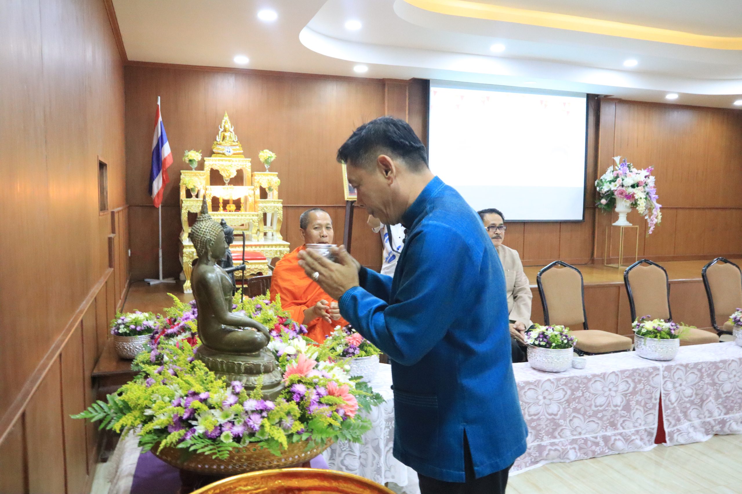 โรงเรียนสรรพวิทยาคม จัดพิธีรดน้ำดำหัว สืบฮีตสานฮอยปีใหม่ไทย ประจำปี ๒๕๖๗