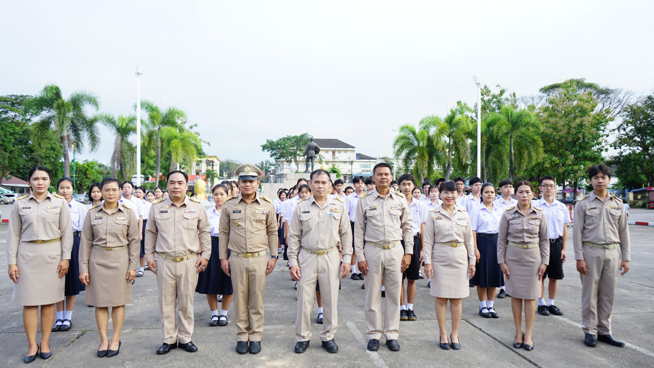 โรงเรียนสรรพวิทยาคม จัดกิจกรรม และ ร่วมกิจกรรมเนื่องในวันพระราชทาน ธงชาติไทย กับทางที่อำเภอแม่สอด