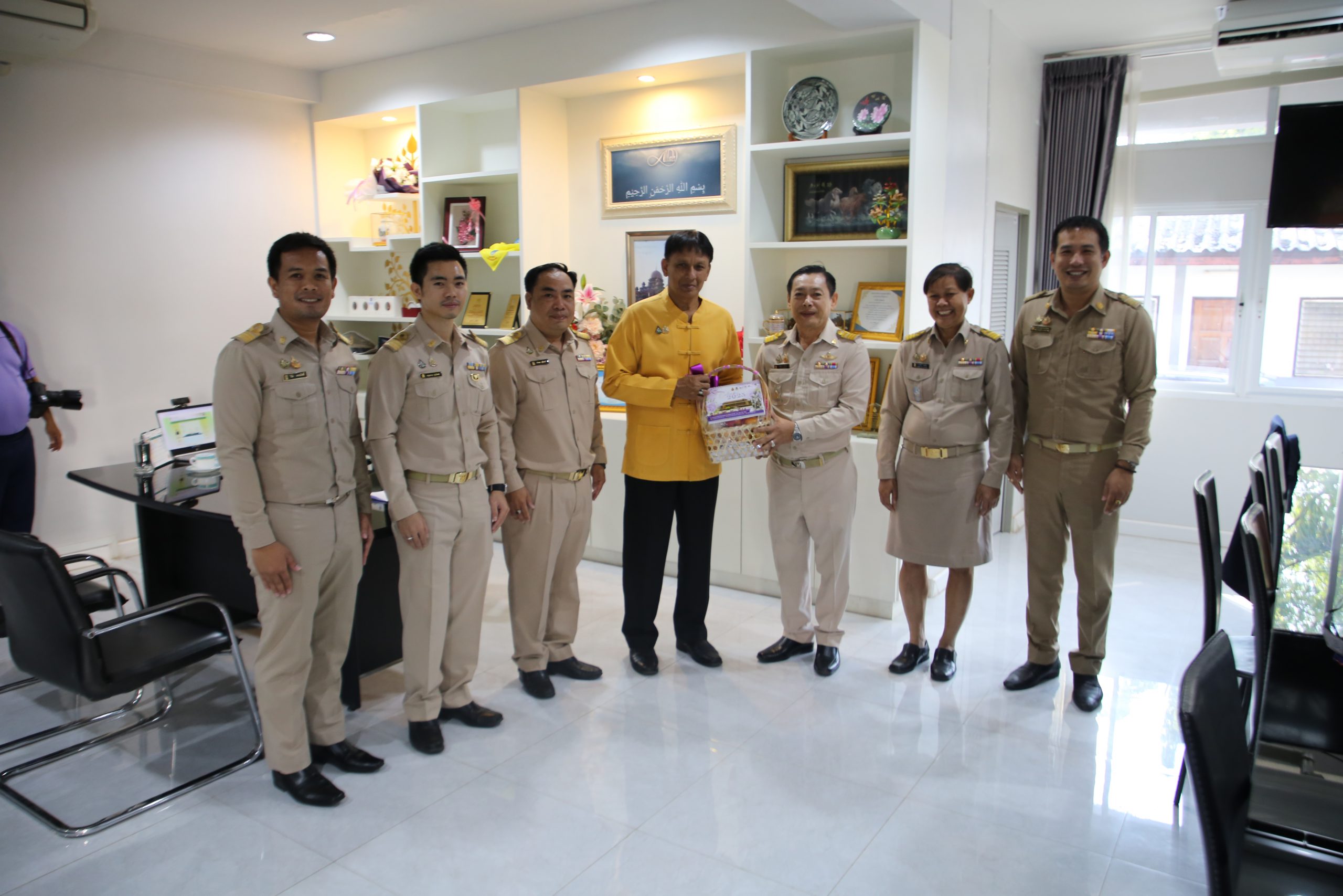 โรงเรียนสรรพวิทยาคม มอบกระเช้าสวัสดีวันปีใหม่ ๒๕๖๘