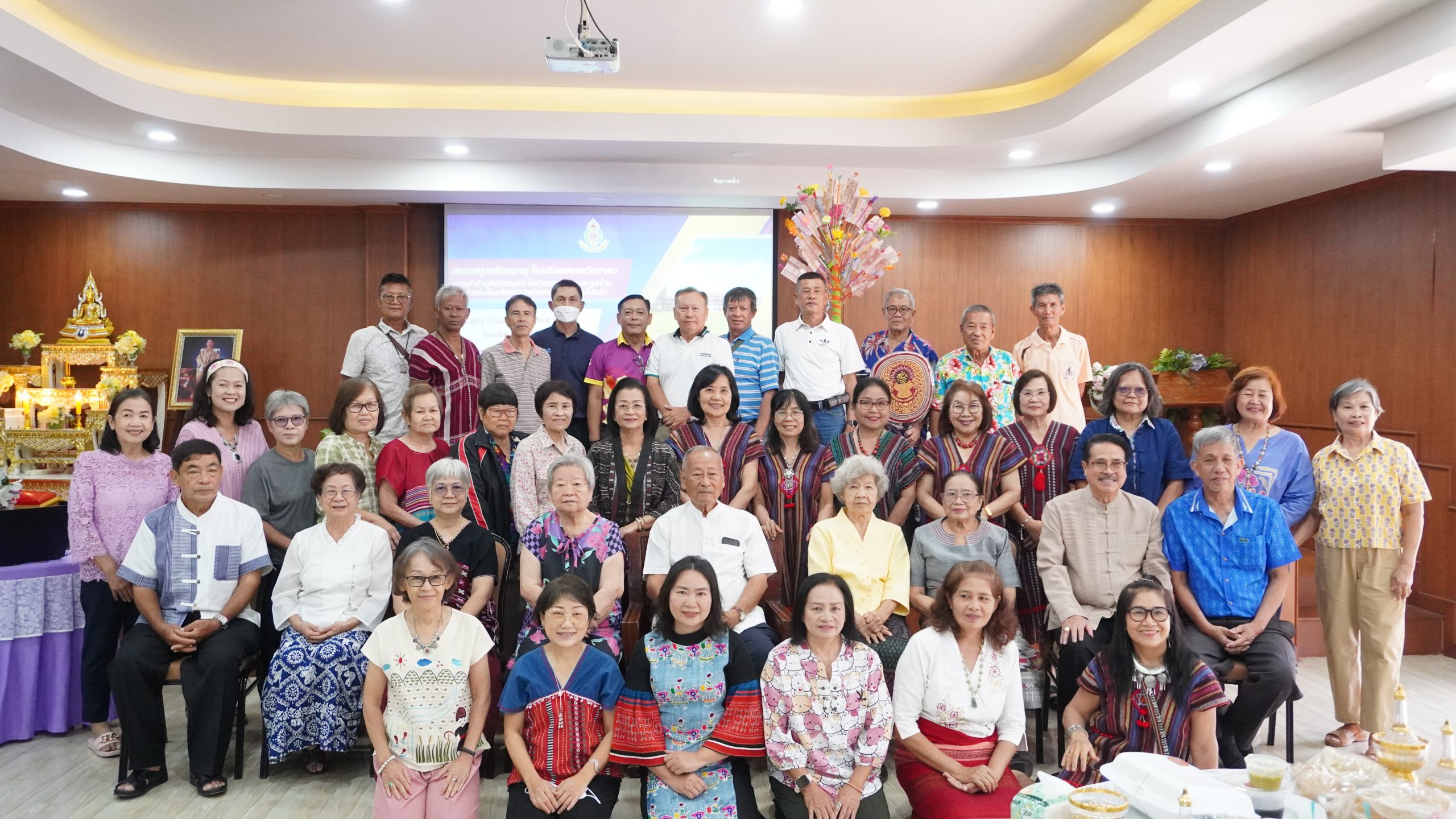 โรงเรียนสรรพวิทยาคมร่วมกับชมรมครูเกษียณอายุ โรงเรียนสรรพวิทยาคม ได้จัดพิธีทอดผ้าป่าอุทิศส่วนกุศล ให้ข้าราชการครูและลูกจ้างประจำของโรงเรียนสรรพวิทยาคมที่ล่วงลับไปแล้ว