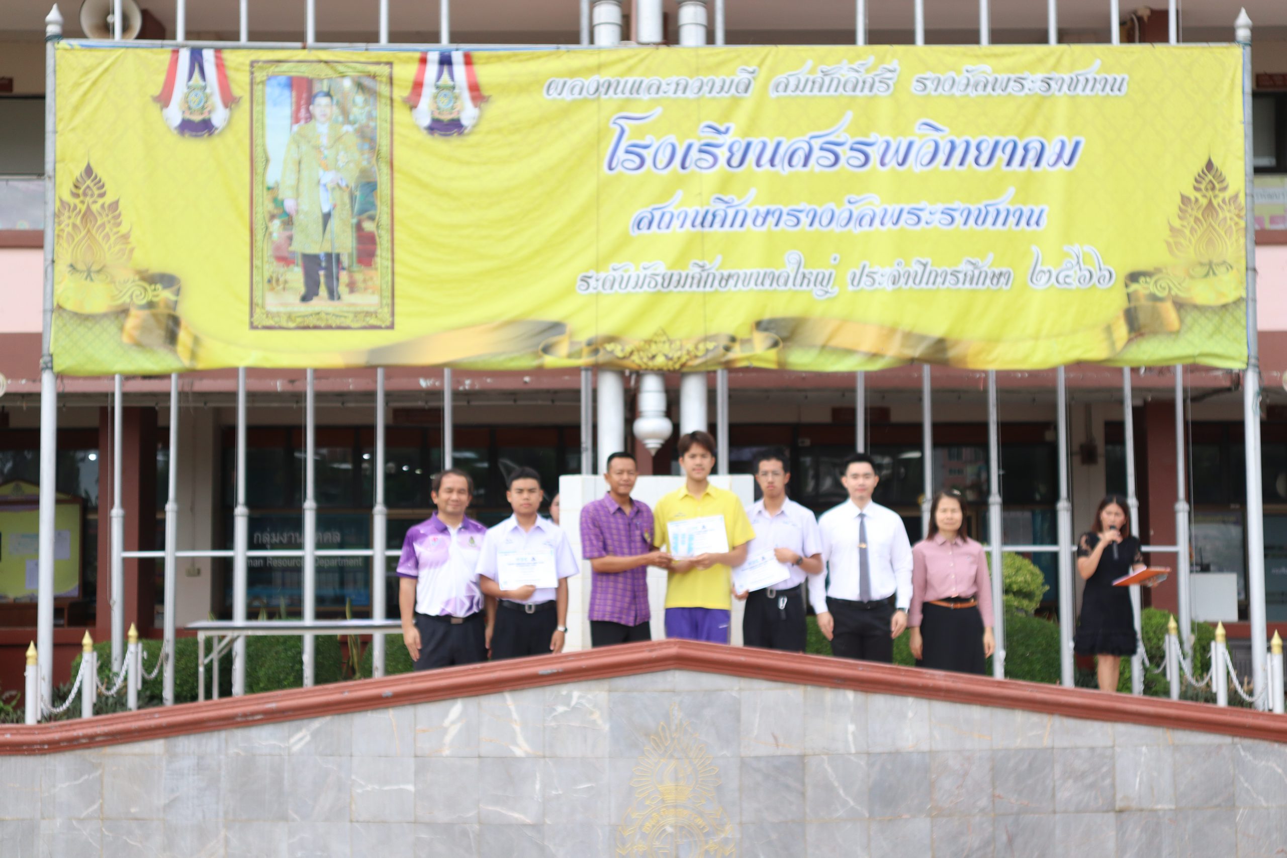 โรงเรียนสรรพวิทยาคม จัดพิธีมอบเกียรติบัตรแก่นักเรียนที่เข้าร่วมการแข่งขันหุ่นยนต์รายการ Maker Robobotics Challenge and RobotChallenge Thailand 2025 รอบนานาชาติ