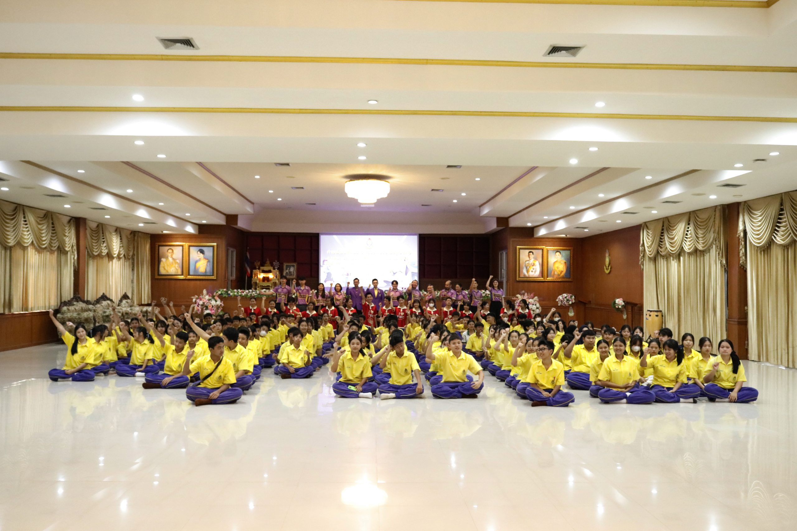 โรงเรียนสรรพวิทยาคม ได้จัดกิจกรรม ค่ายพัฒนาแทนนำนักเรียนโครงงานบูรณาการ ๘ กลุ่มสาระการเรียนรู้และ ๑ กิจกรรมพัฒนาผู้เรียน โดยใช้หลักปรัชญาเศรษฐกิจพอเพียง ประจำปีการศึกษา นระดับ มัธยมศึกษาตอนต้น และมัธยมศึกษาตอนปลาย ๒๕๖๘